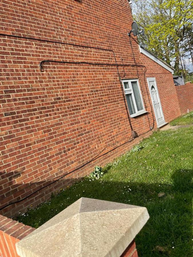 Travel Legend Stays 1 Bedroom Place With Hot Tub Farnham Royal Zewnętrze zdjęcie